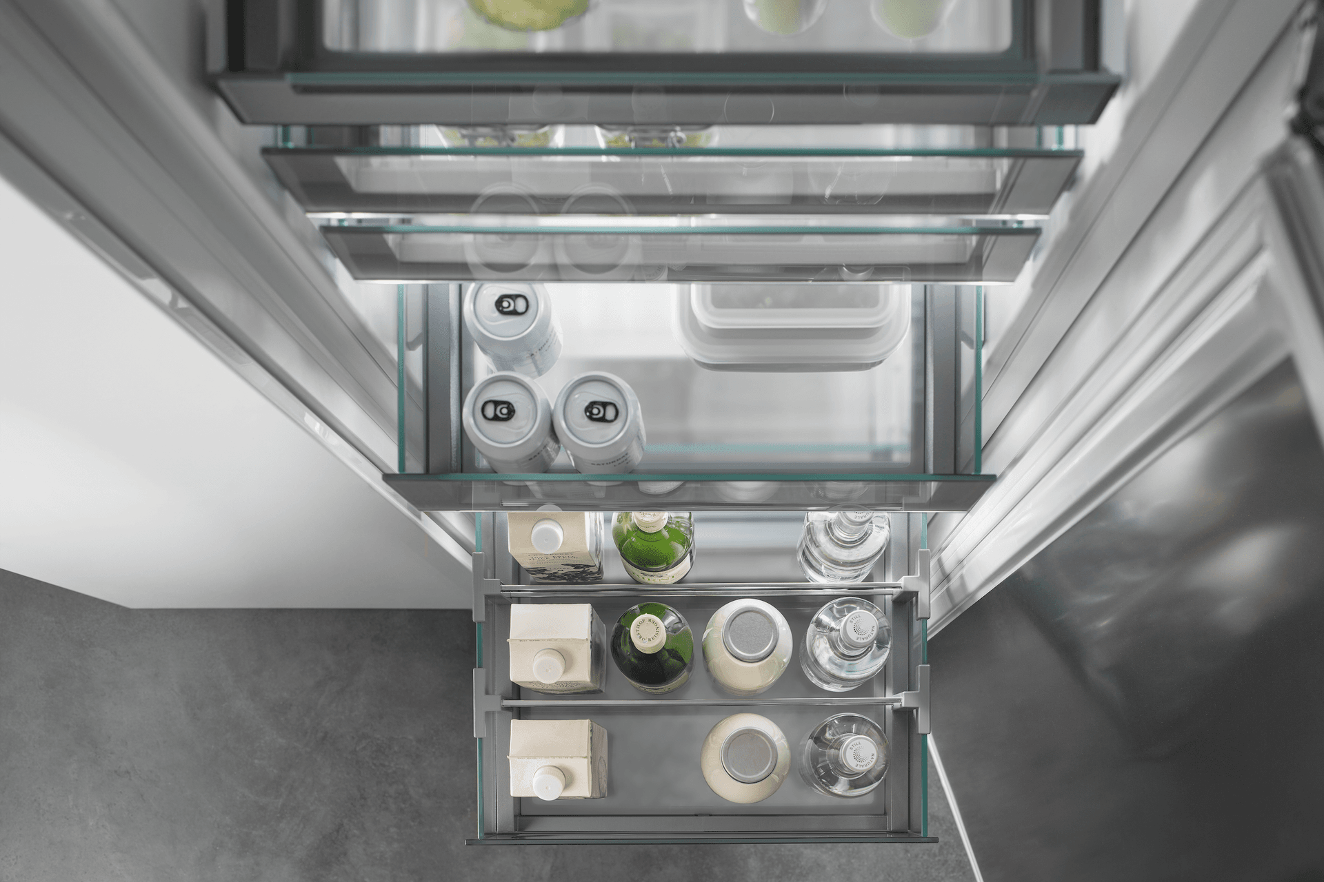 BioFresh drawers (0°C) ensure meat, dairy, vegetables and fruit stay fresher for longer.