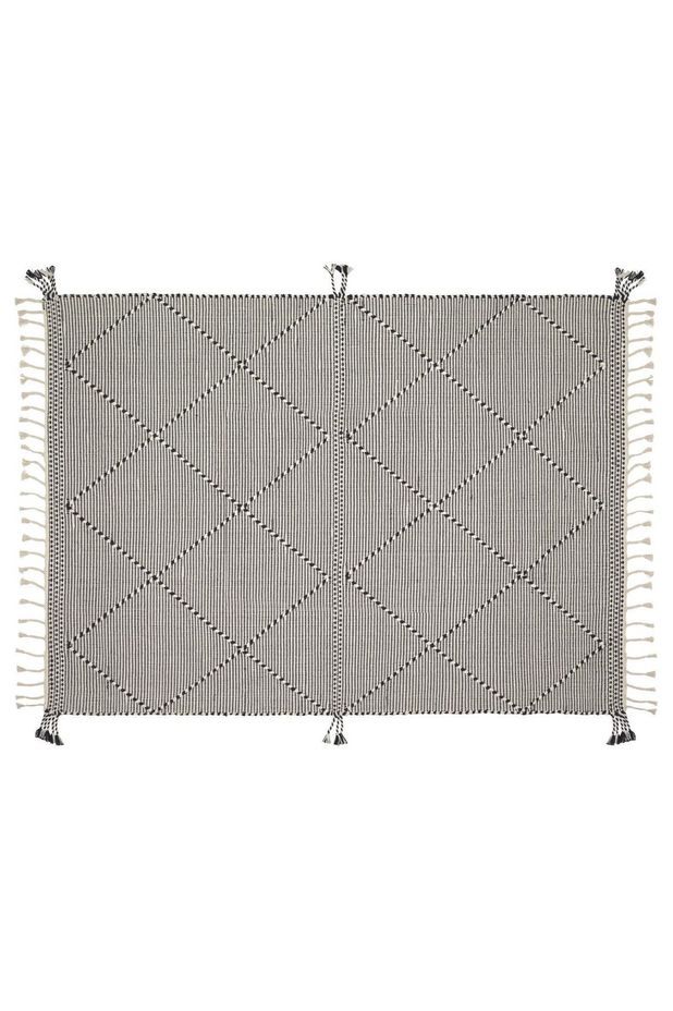 Nurit rug in black by Kave Home