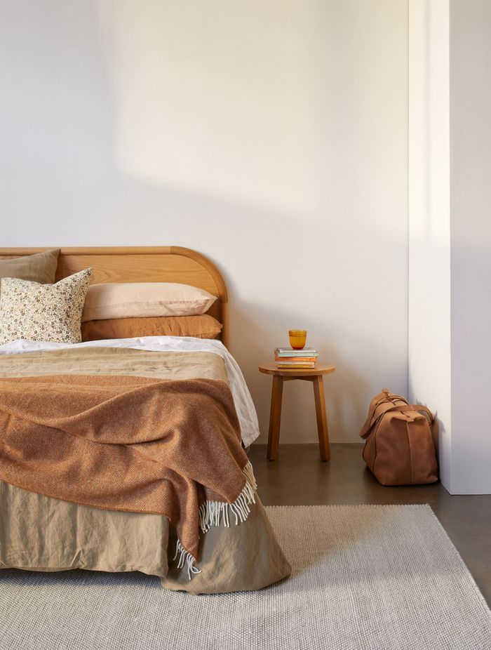 Wool and linen add texture to a space | New Zealand Wool Throw from Città