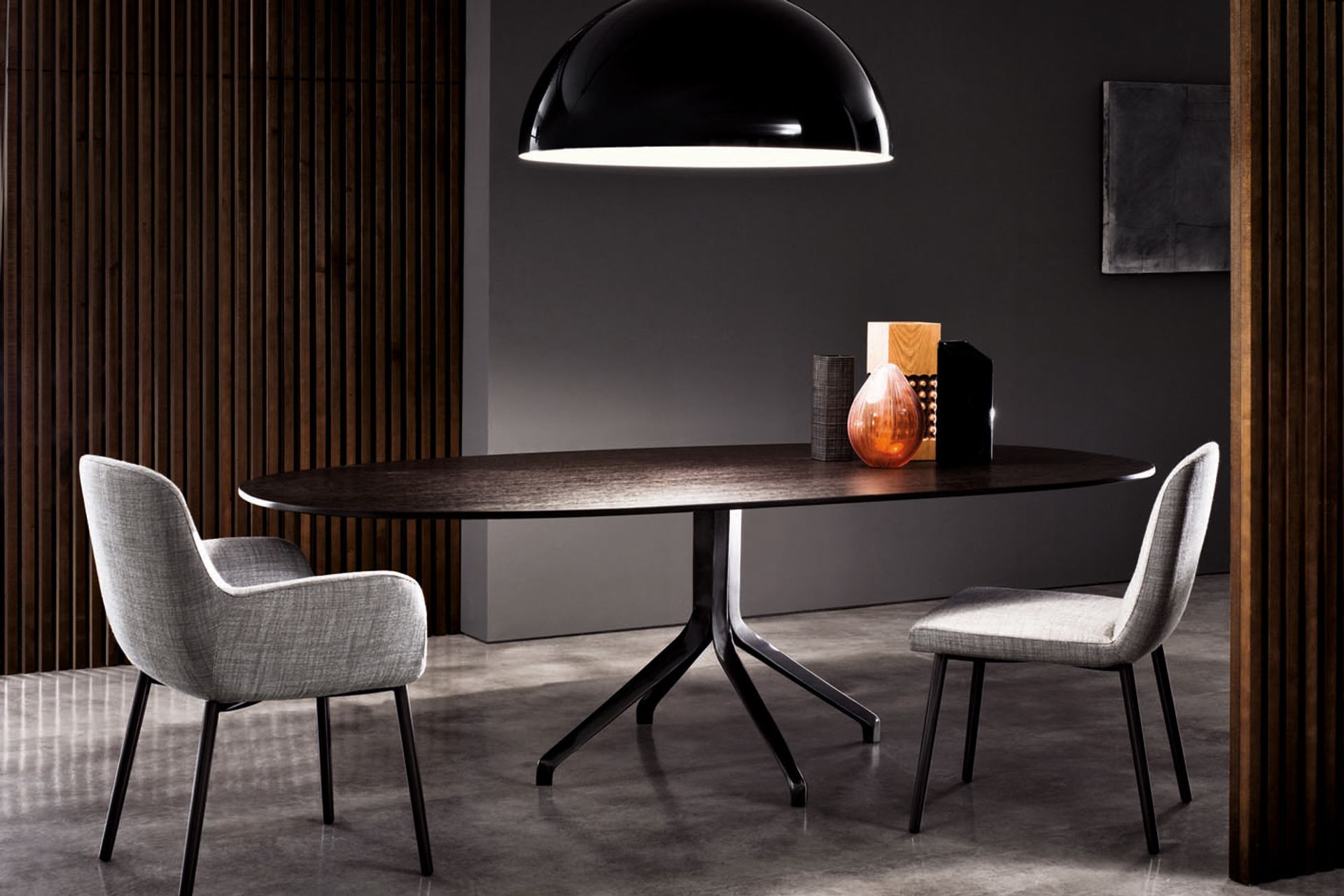 Perfectly positioned above the dining table with the Sonora Pendant by Oluce
