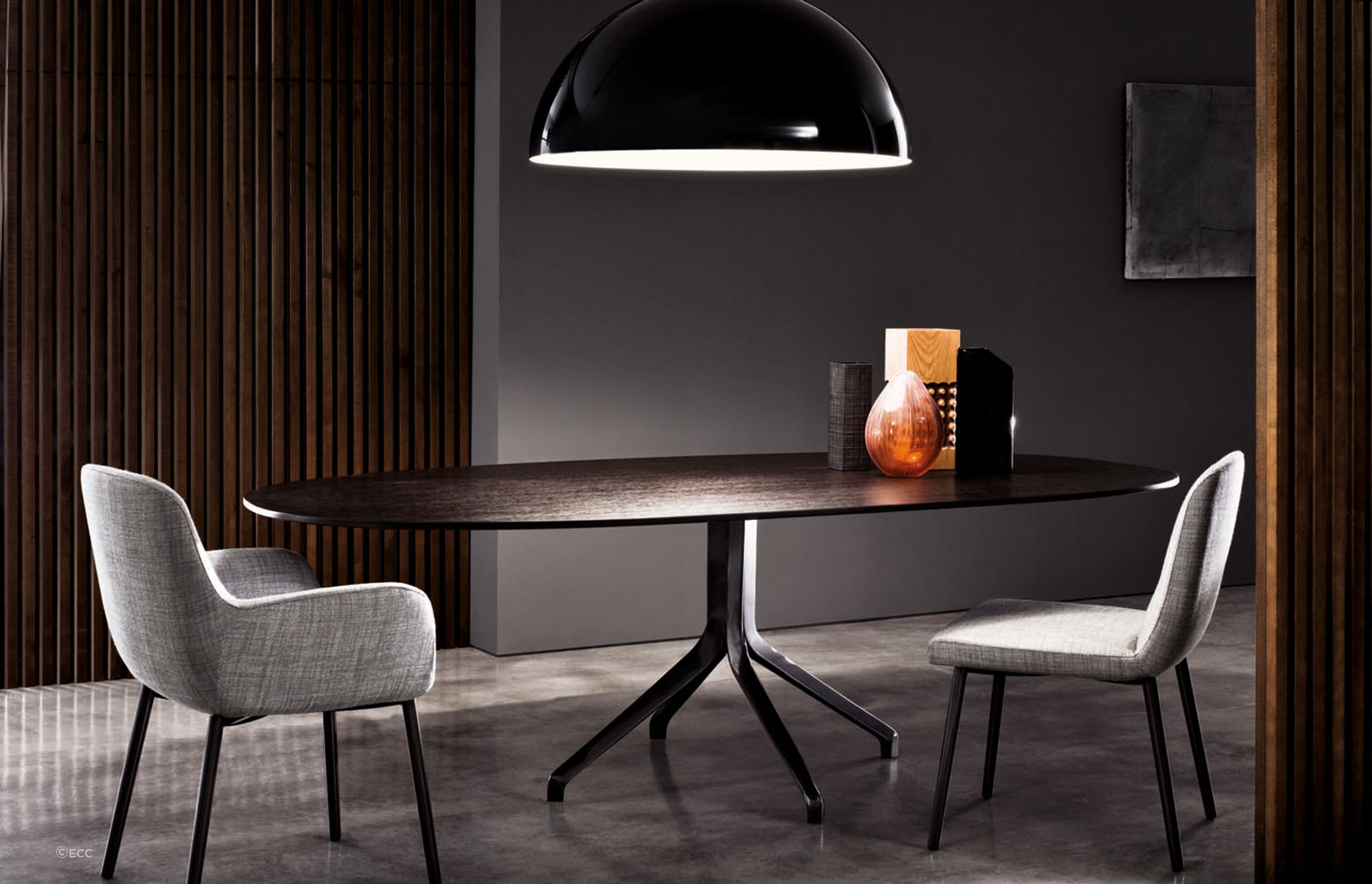 Perfectly positioned above the dining table with the Sonora Pendant by Oluce
