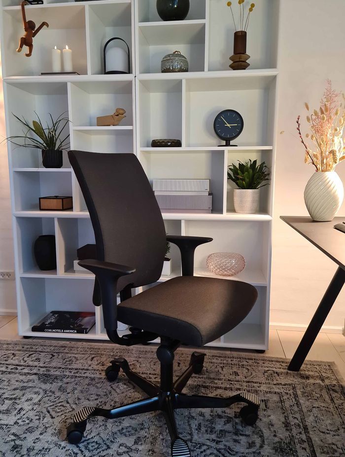 Featured: HÅG Creed 6006, with Steelcut Trio 383 fabric by Kvadrat, in a black frame and 200mm gaslift.