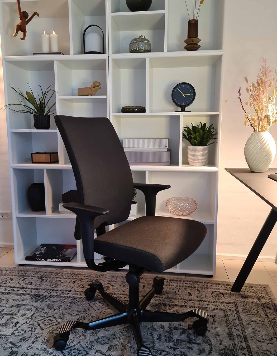 Featured: HÅG Creed 6006, with Steelcut Trio 383 fabric by Kvadrat, in a black frame and 200mm gaslift.