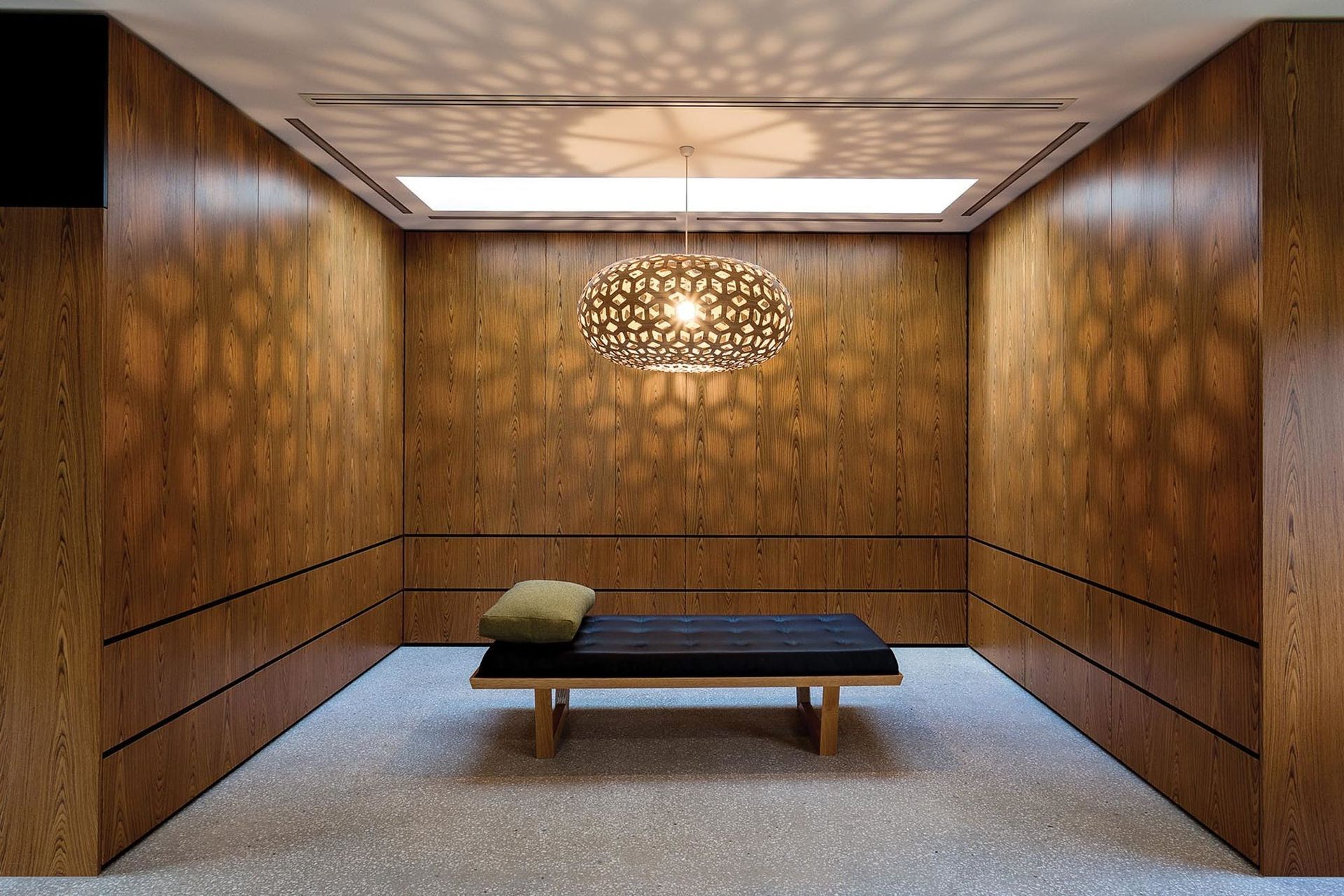 Dramatic design and lighting with the Snowflake Pendant Light from Mondoluce.