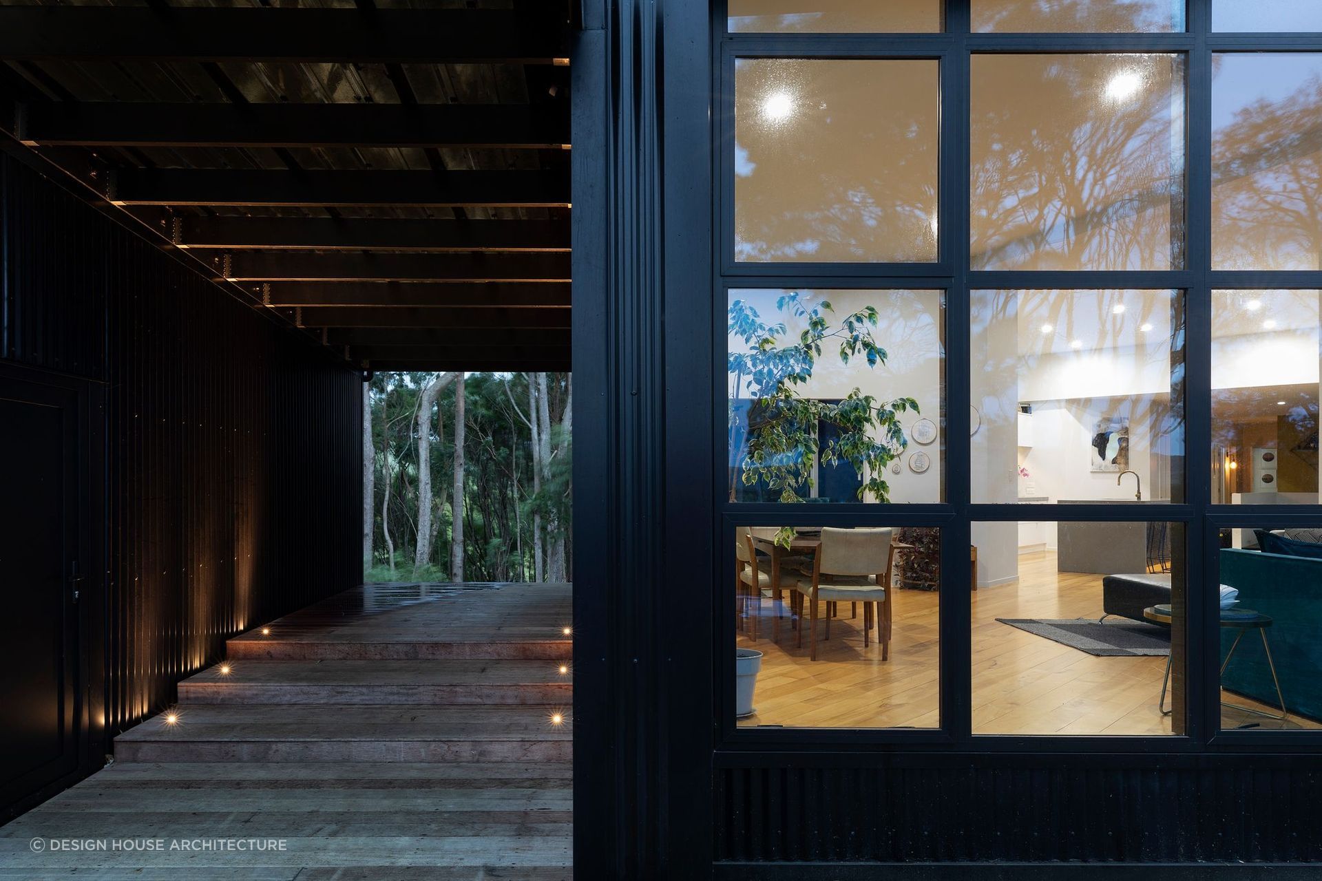 The home's design has strong connections with nature throughout - Photography: Amanda Aitken
