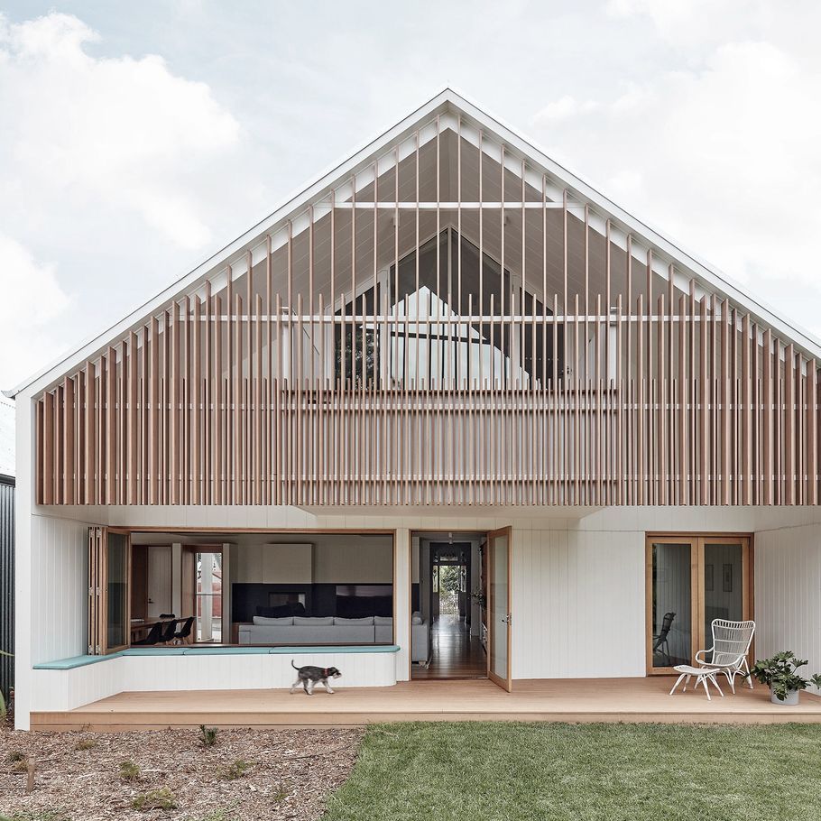 An Edwardian homestead enters the new millennium with a strategic extension