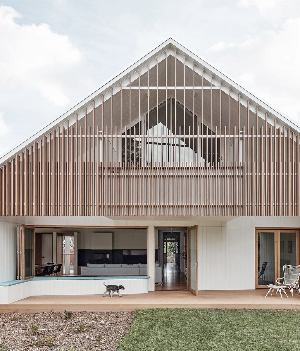 An Edwardian homestead enters the new millennium with a strategic extension