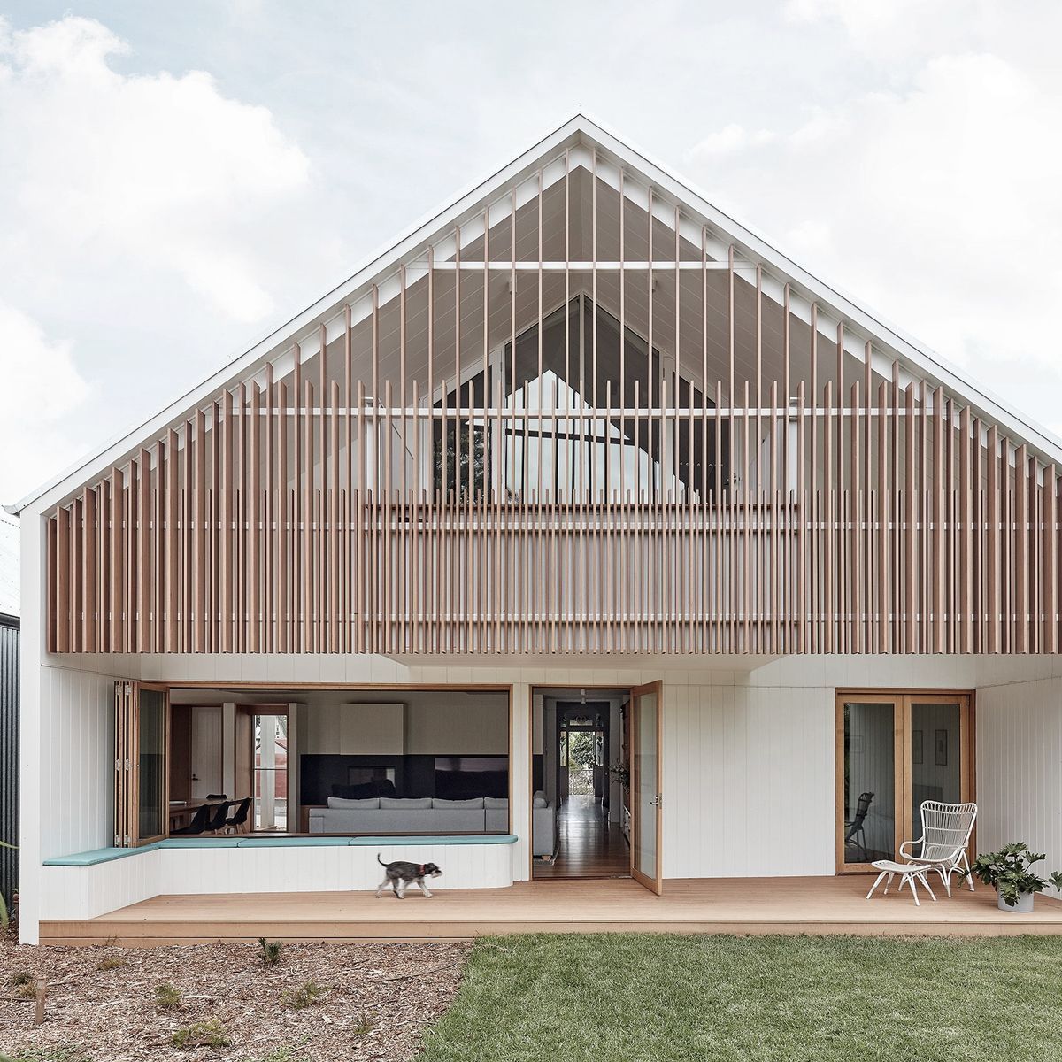 An Edwardian homestead enters the new millennium with a strategic extension
