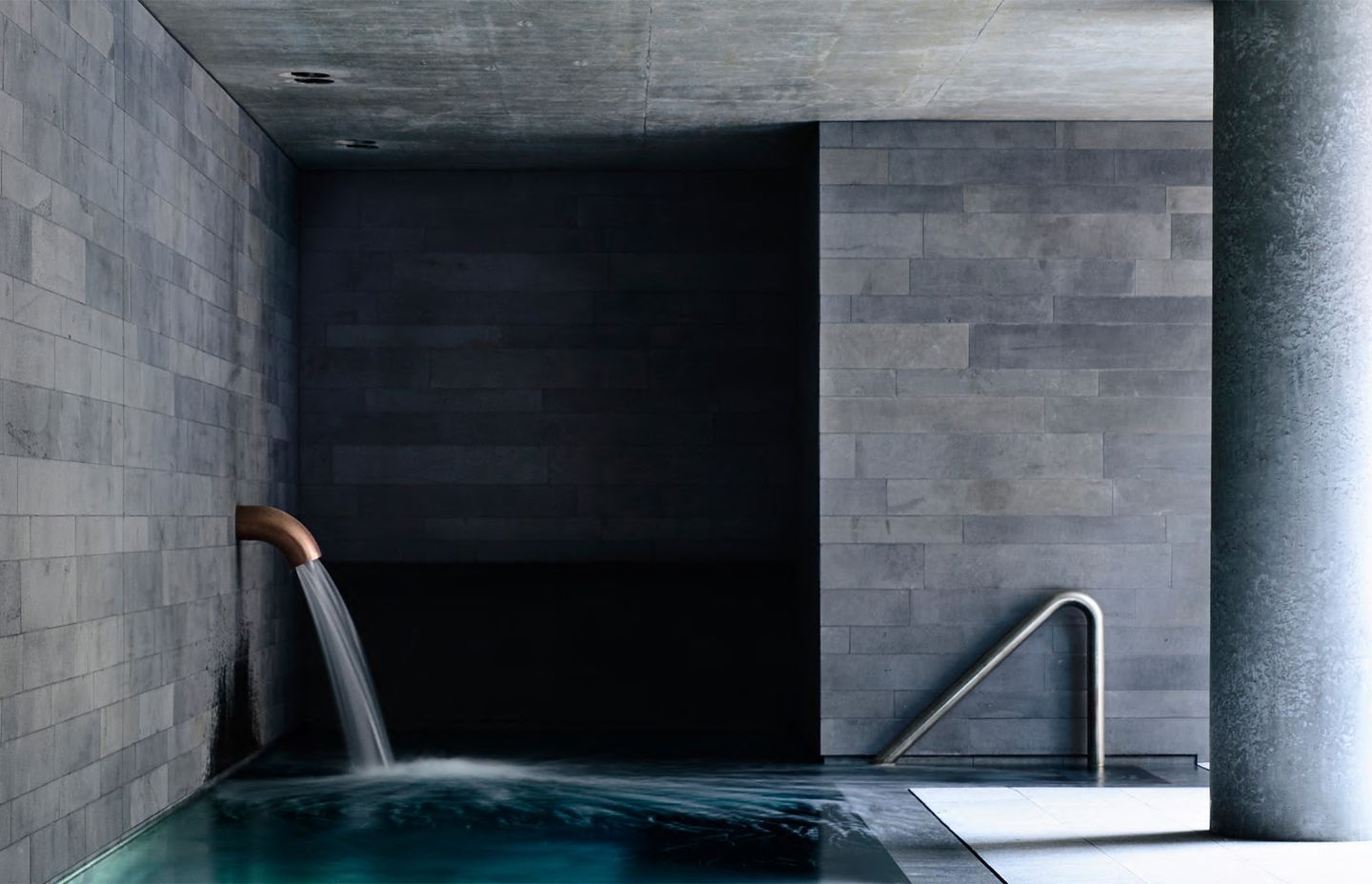 A CONTEMPORARY CENTREPIECE BEHIND A HERITAGE FAÇADE