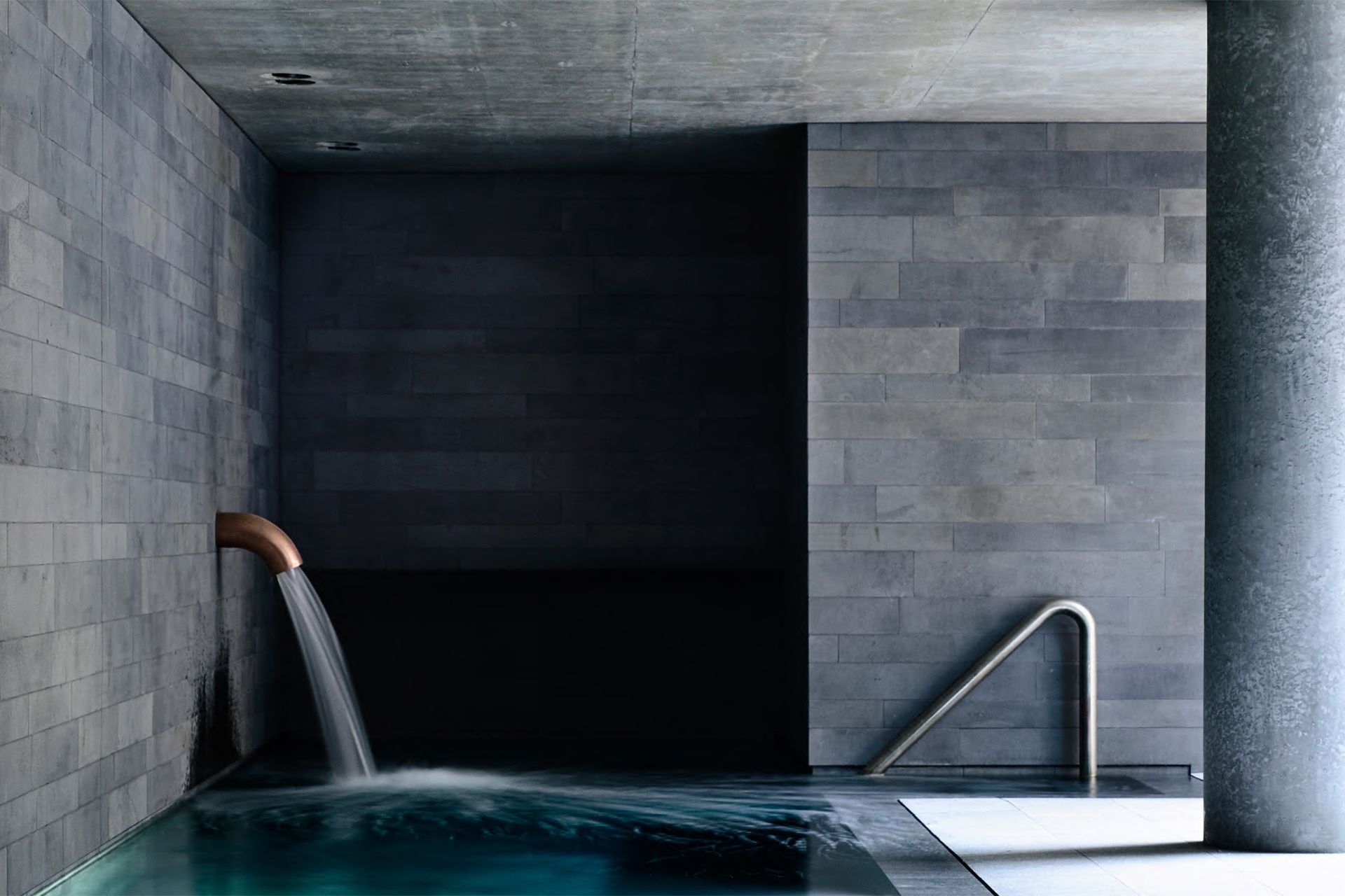 A CONTEMPORARY CENTREPIECE BEHIND A HERITAGE FAÇADE