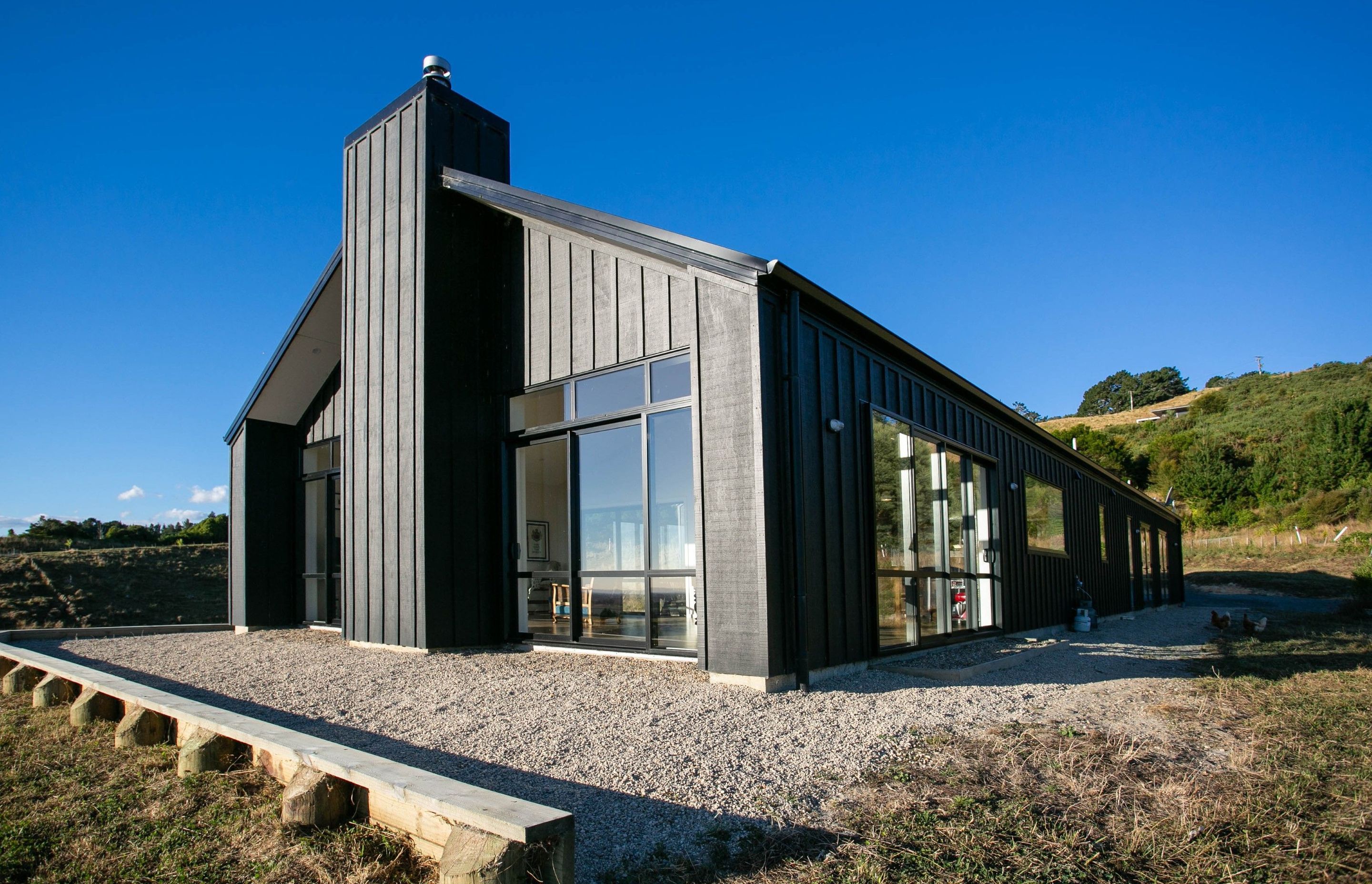 A seamless finish is achieved using the Enduroclad system on this high-stud farm house.
