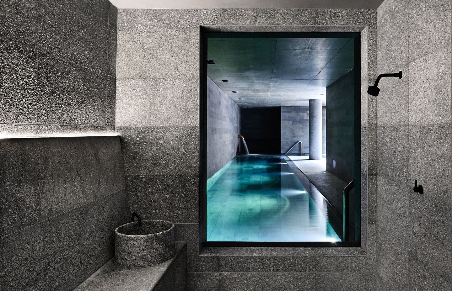 A CONTEMPORARY CENTREPIECE BEHIND A HERITAGE FAÇADE