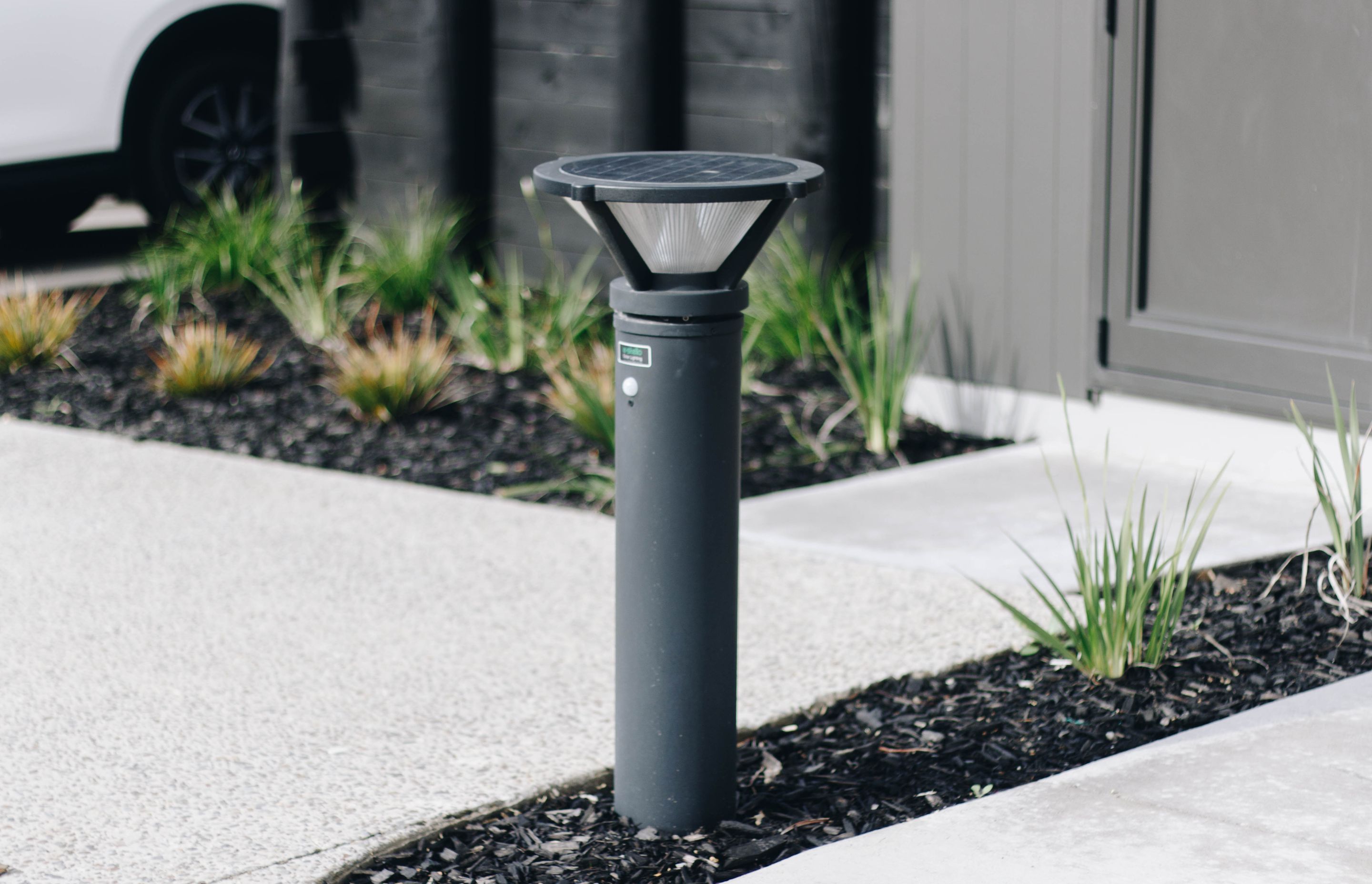 Featuring a compact, robust design, the Sentry Bollard 005 is ideal for providing orientation and for facilitating safe movement for pedestrians in a range of settings.