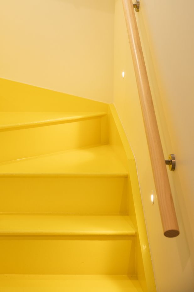 The handrail was finished in a simple natural wax coating.