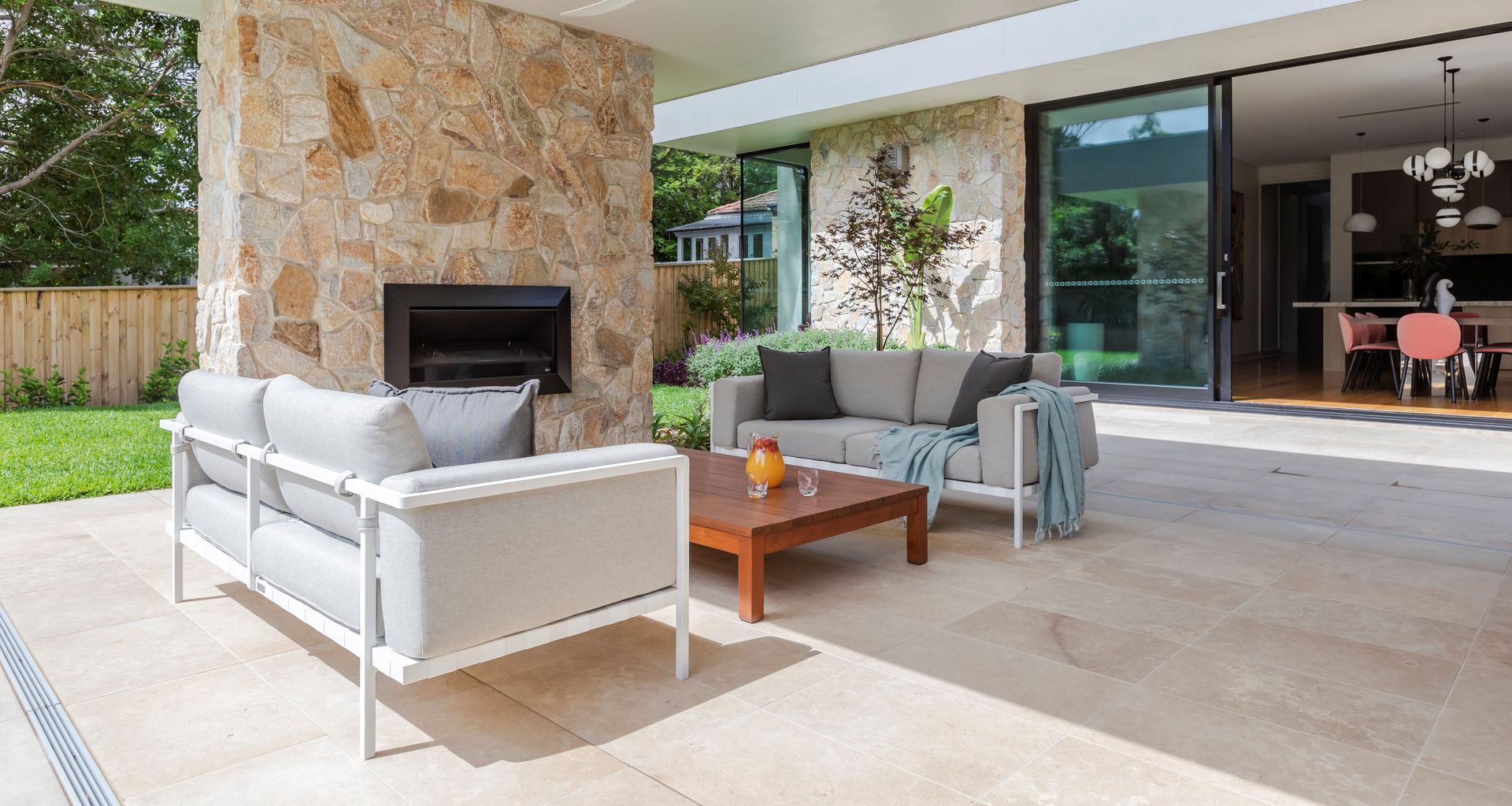 Lavarosa Limestone | Summit Wall Cladding | Chateau Architects + Builders | Crystal Pools | Green Coast Landscapers | Think Outside Gardens | One Four Interiors
