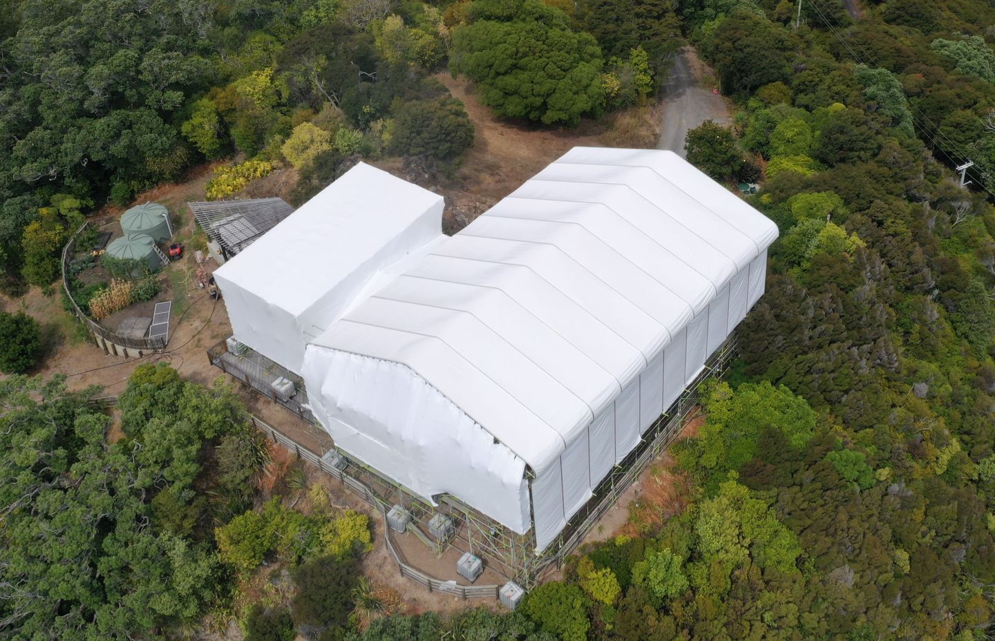 Encapsulating a house using Layer Keder (PVC Sheet) Roof System
Photo Credit: Kiwi Way of Life Photography (Sean King)