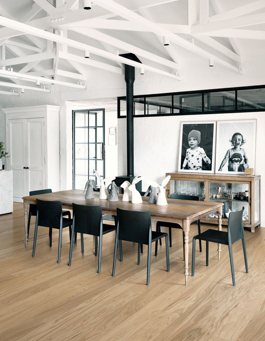 Reminiscent of fields of golden grain, Whole Grain Wide is a single-strip stained oak floor from the Life Collection. Four-sided micro-bevelling at the edges ensures a classic full plank look.