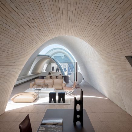 The rise and fall of arches in architecture