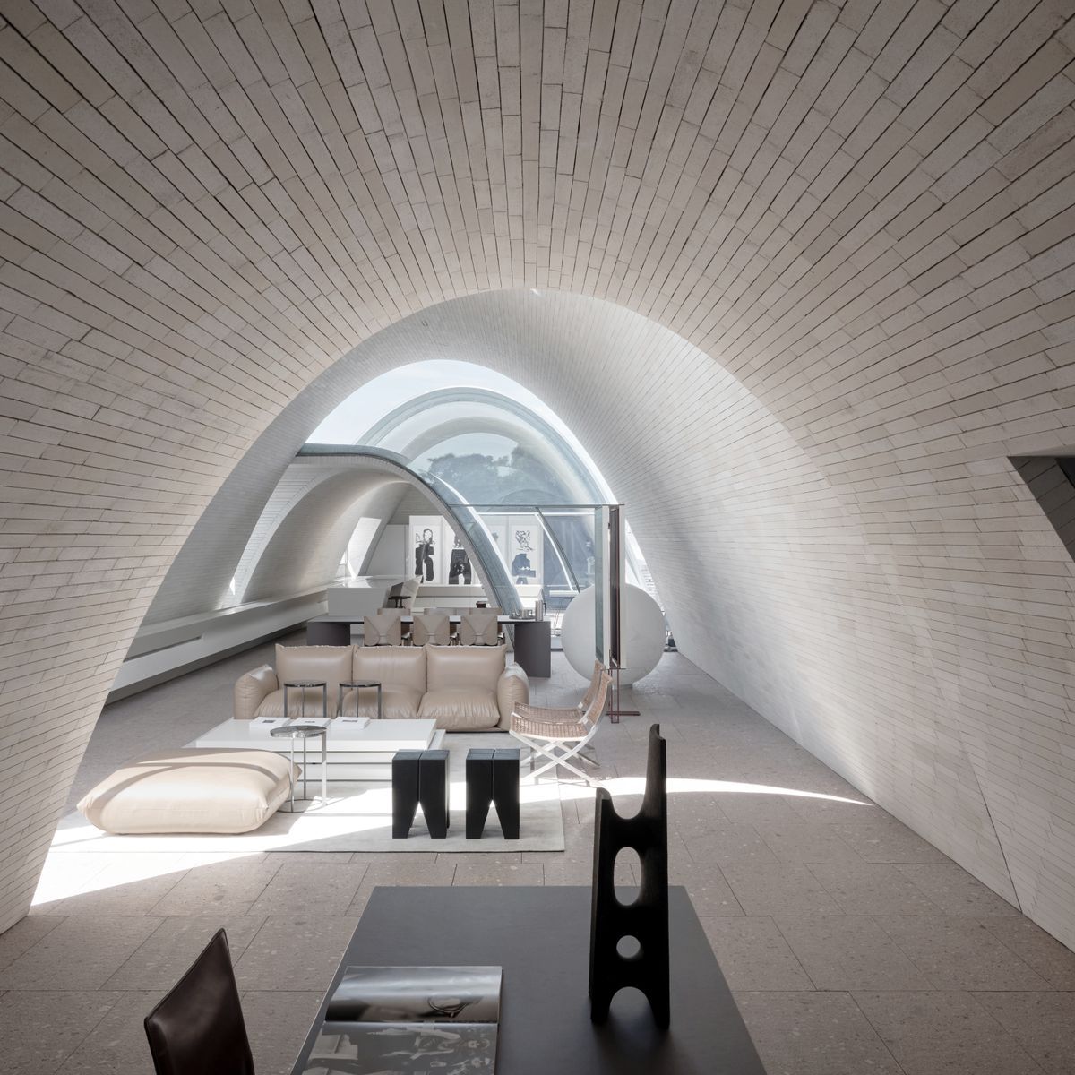The rise and fall of arches in architecture