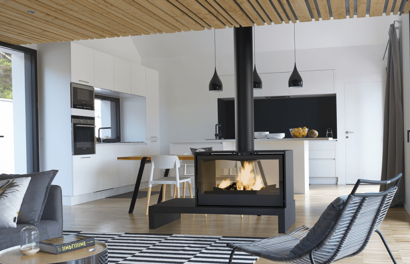 Double Sided Fireplaces: Two Is Always Better Than One
