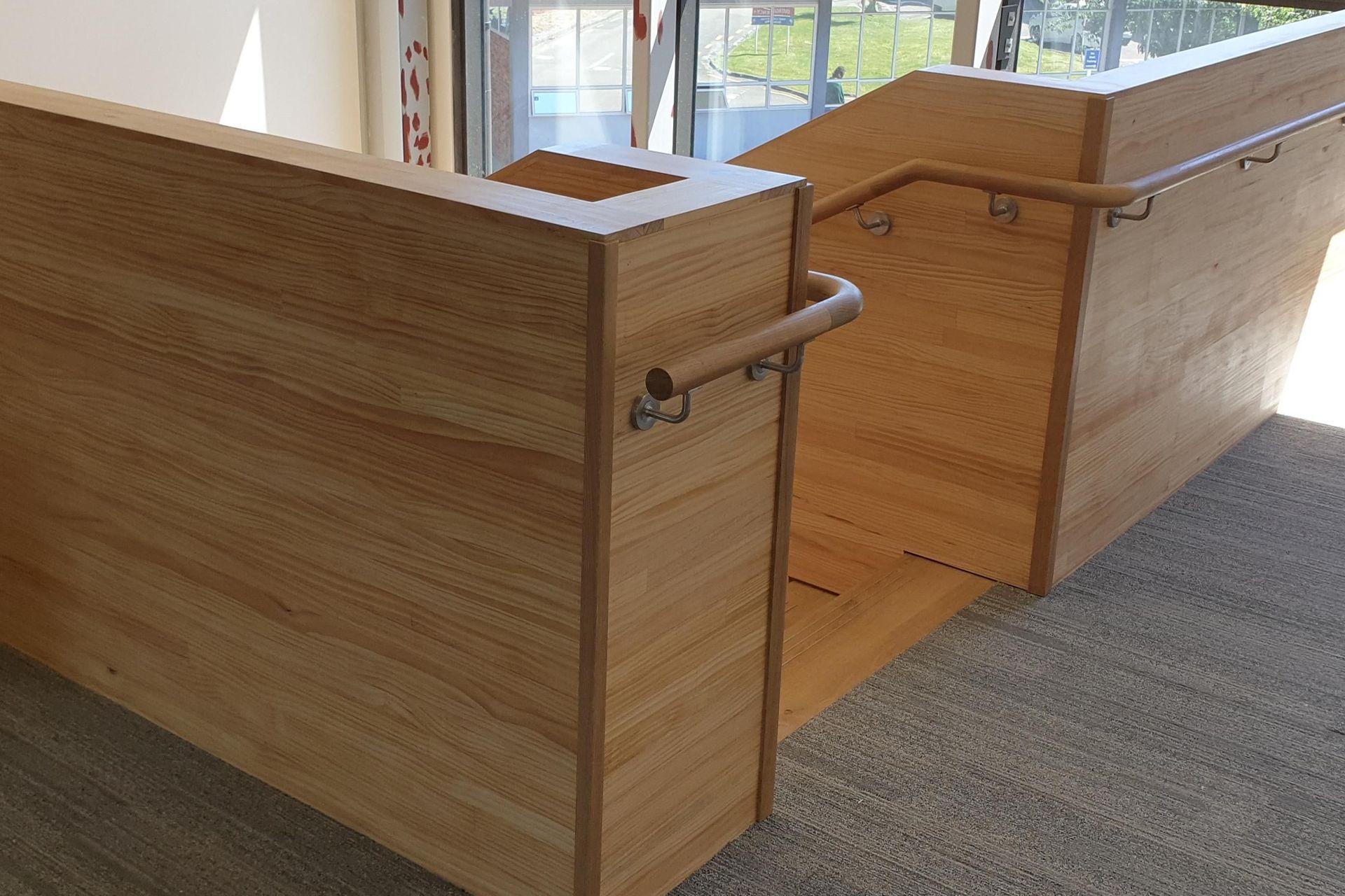 Seismic stairs: a bespoke glu-lam solution for an IL4 building