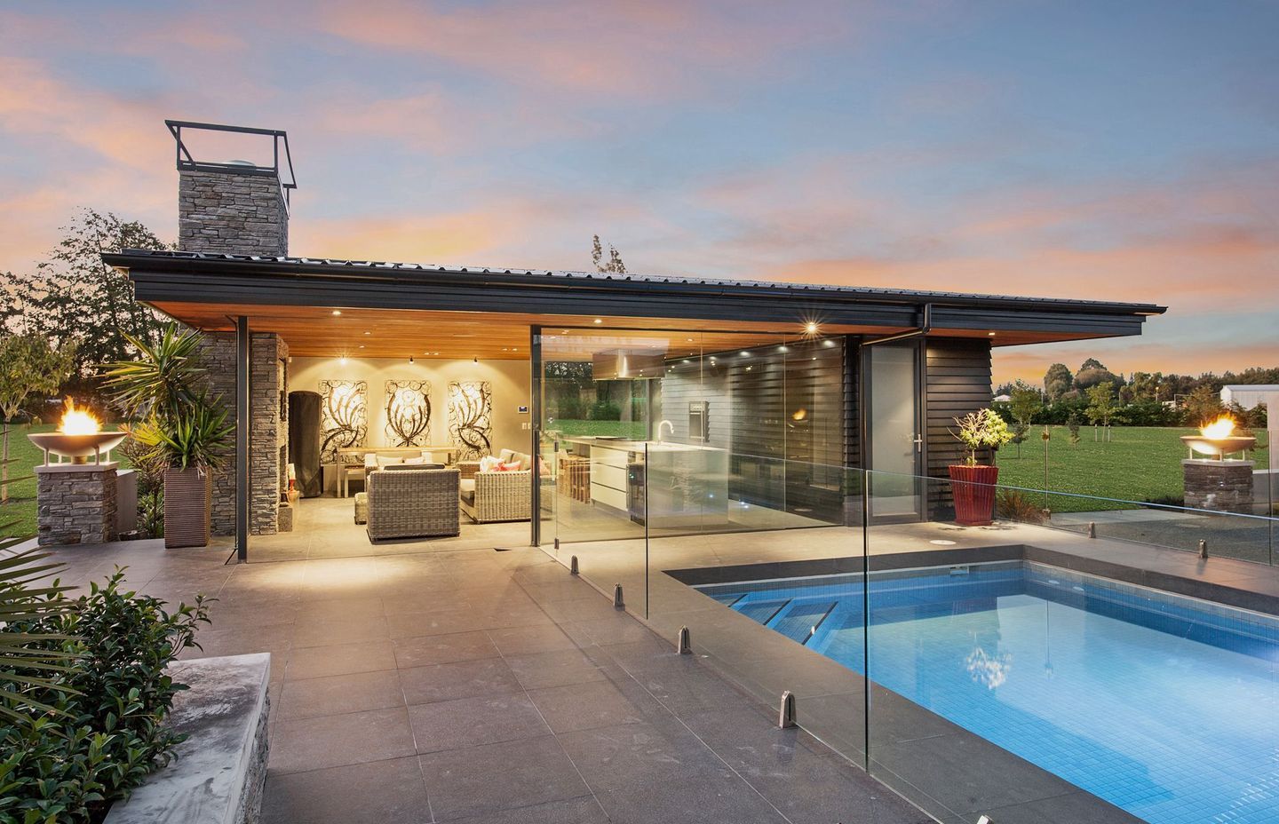 More than a simple shelter, the outdoor living pavilion has a fireplace, television and a kitchen. It can be fully closed to protect users from wind and rain.