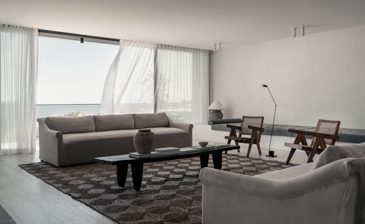 An interplay of tactility and light takes centre stage in this contextually responsive beachside home