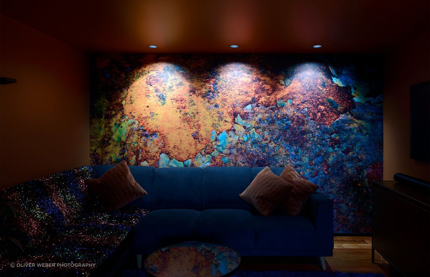 Mural wall illuminated at 4,000K, resulting in the blues vibrant predominance in the artwork. Product:  Switch Lighting ZELA Offset Deep Tilt  SLDL251T