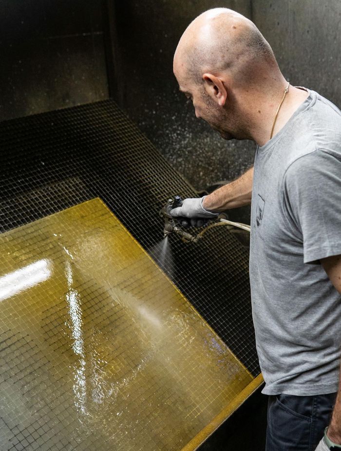 Silvering technique of the Gargano decorated glass