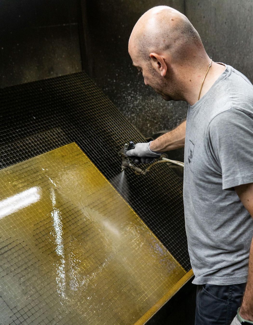 Silvering technique of the Gargano decorated glass