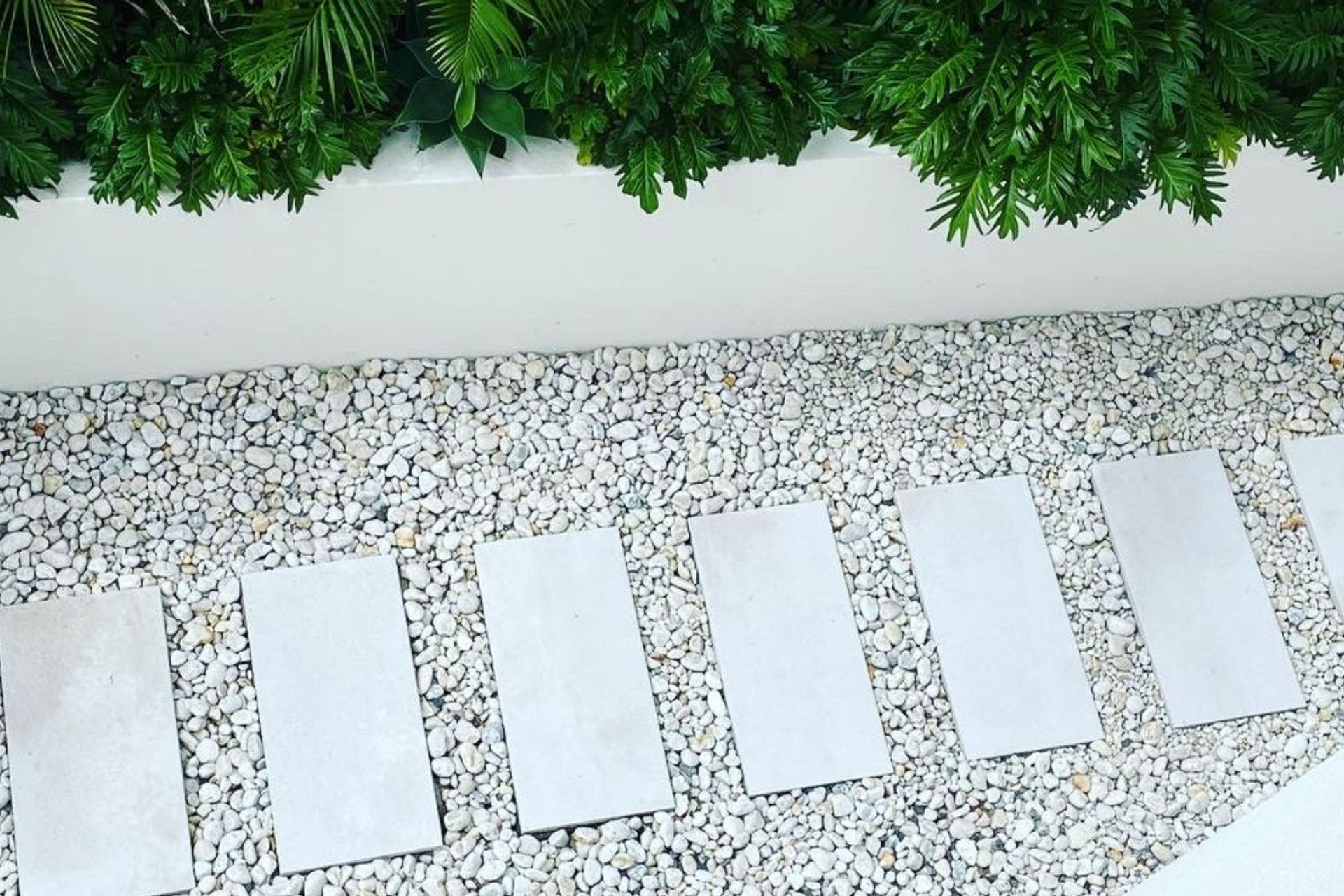 Luna Chiaro Limestone | RNB Property Group | Maxine Scalabrino-Fine Architect | Green Coast Landscapes