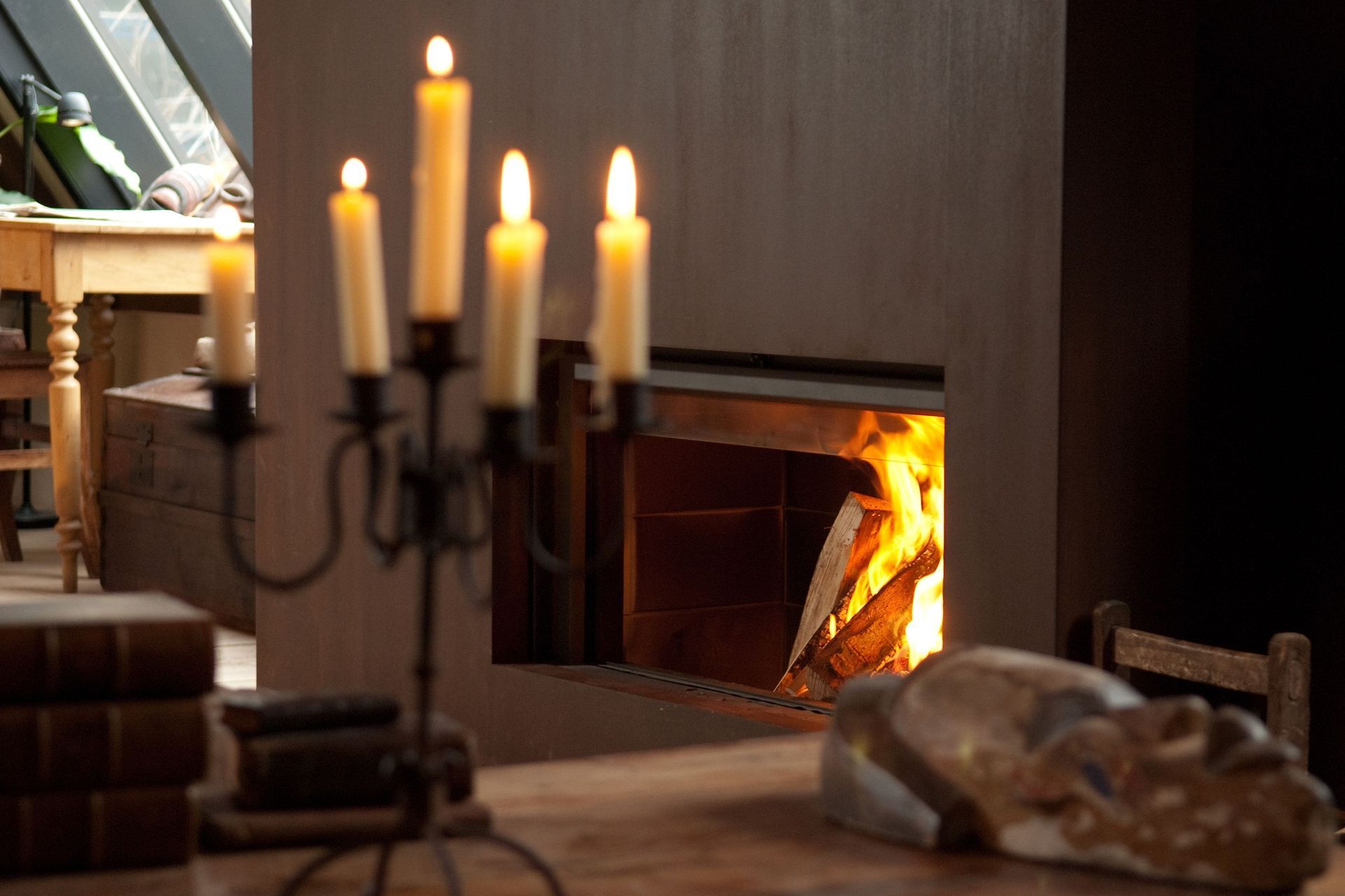 The Stûv 21 built-in fireplace with retractable window comes in single- and double-sided options.