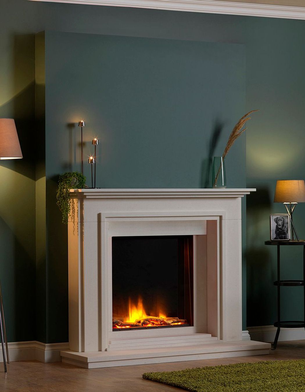 The 620E electric fireplace and similar models offer the option to customise the flame effect according to your preferences.