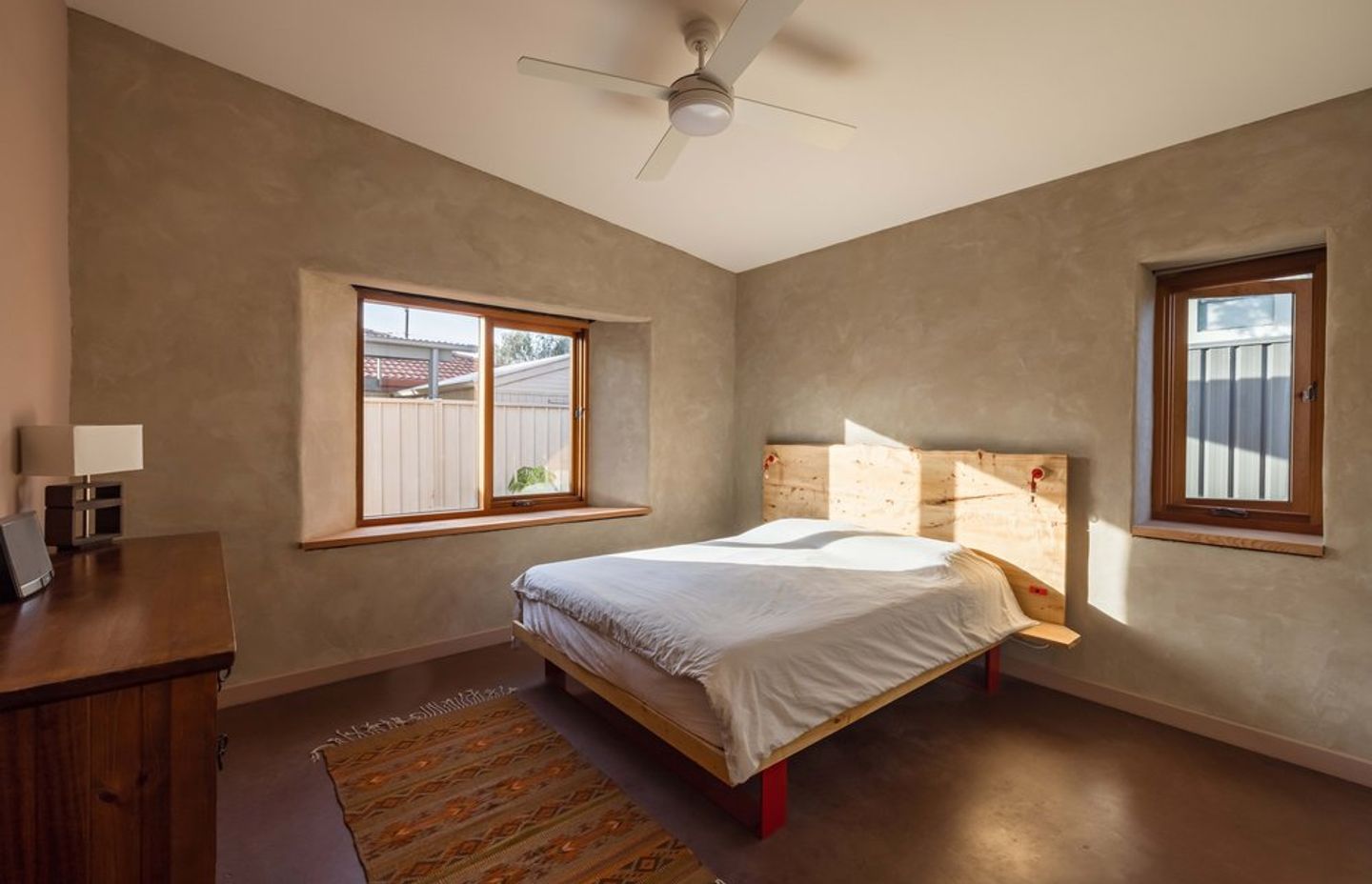 Warratah House by SUHO