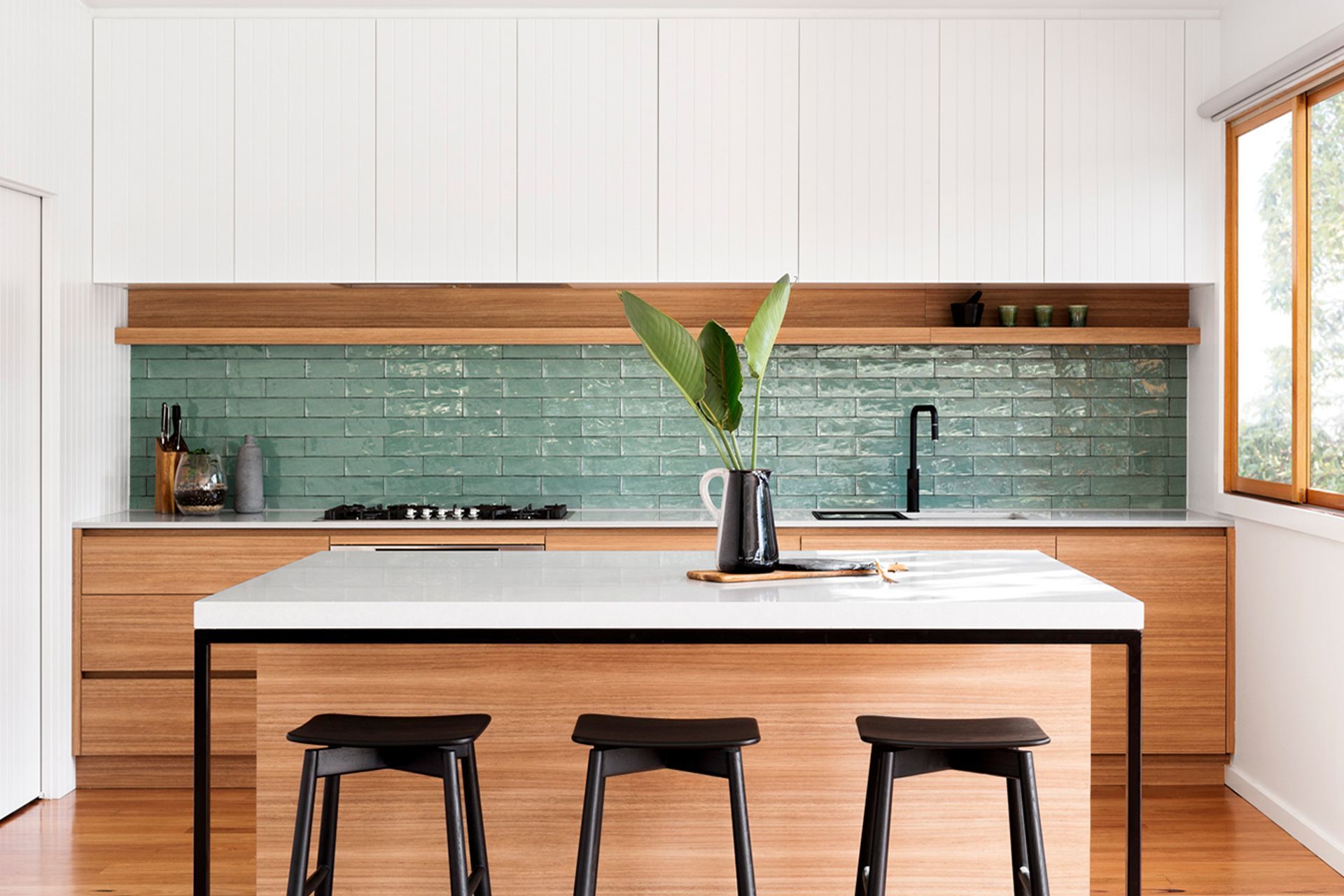 © GIA Bathrooms & Kitchens - featuring Schweigen UM-9S 900mm Silent Undermount Rangehood