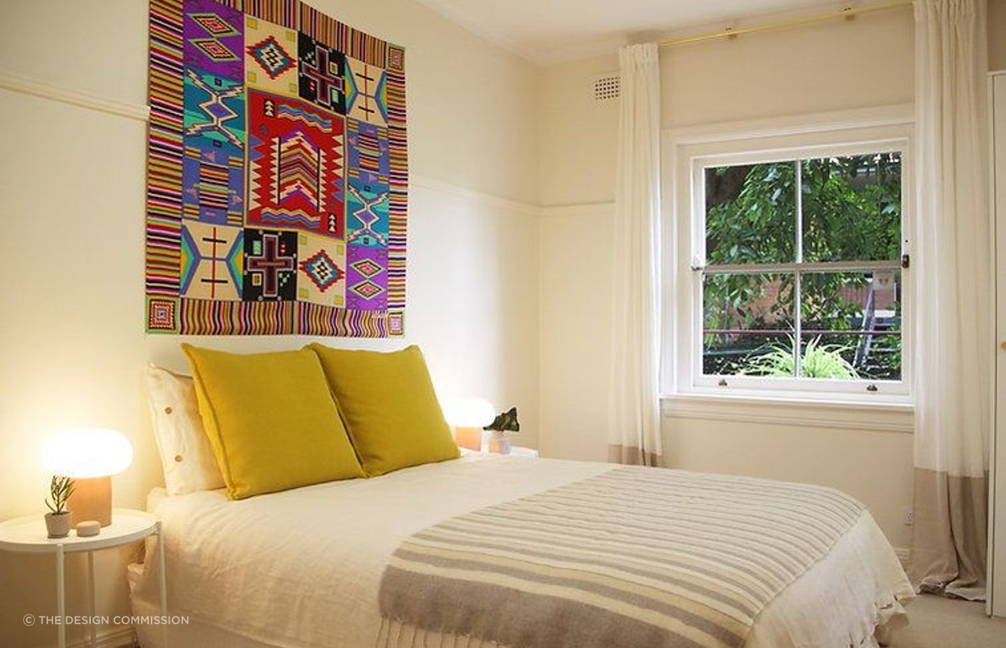 Original art at the Clovelly Art Deco Apartment - Photography: Jacqueline Bosscher