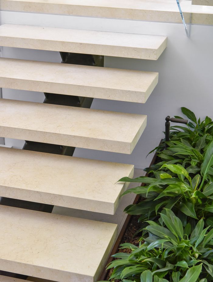 Crema Vialle Honed | TDDP Architects | IBW Constructions | Blainey North