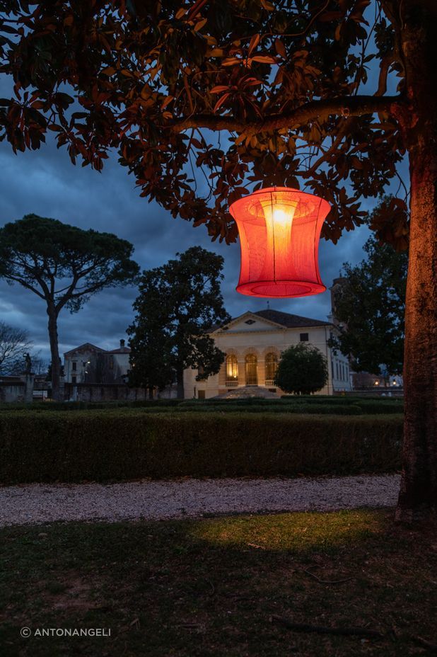 Soul outdoor light has a lightweight structure that balances volume & transparency, enhanced by its innovative ‘tricot’ Ecofibra mesh covering