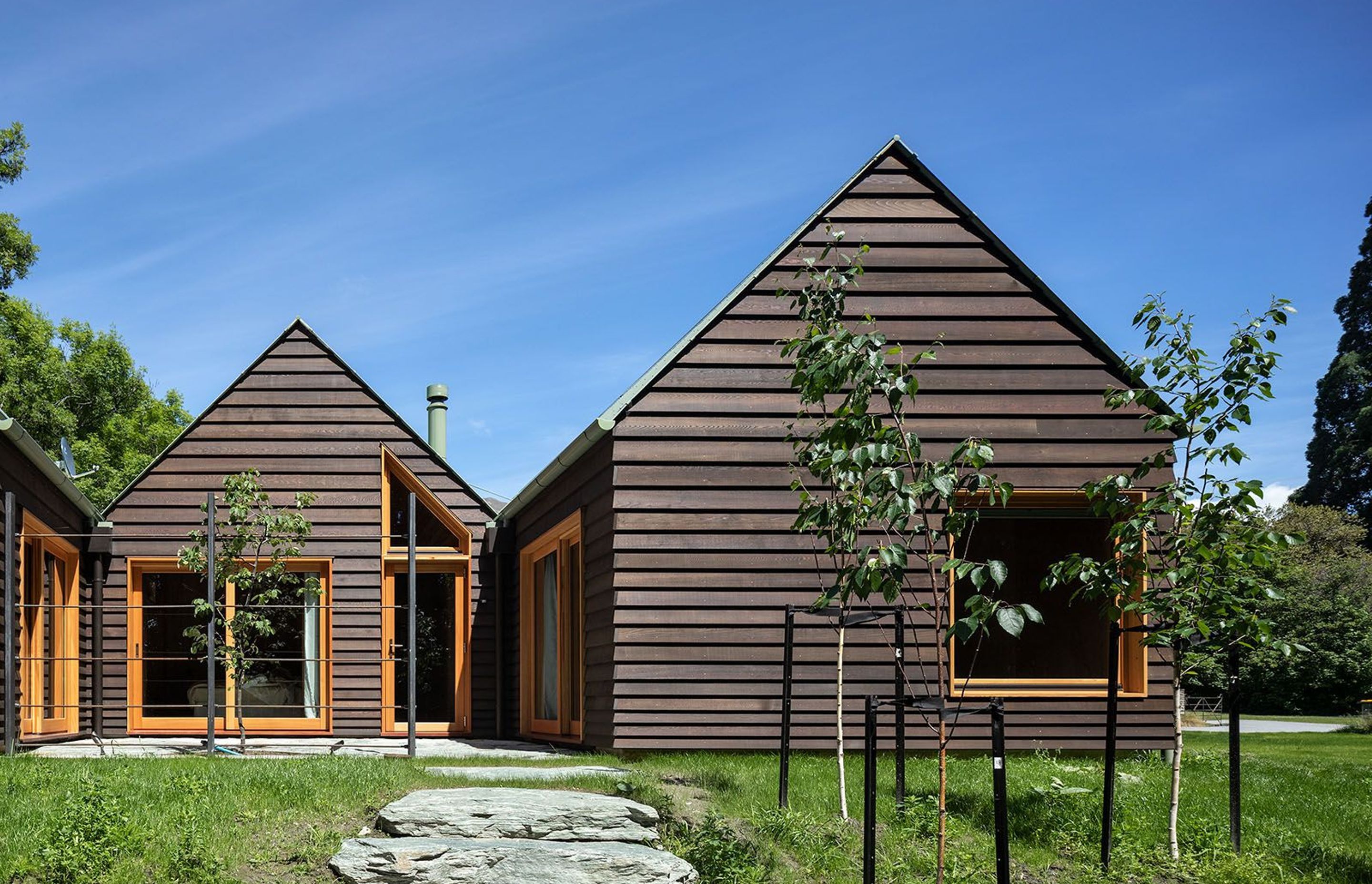 Rosenfeld Kidson’s Bevel Back Cedar weatherboards provide a classic design element to any external cladding system.