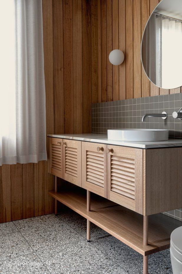 Normanville Beach House by Adam Johnson Design