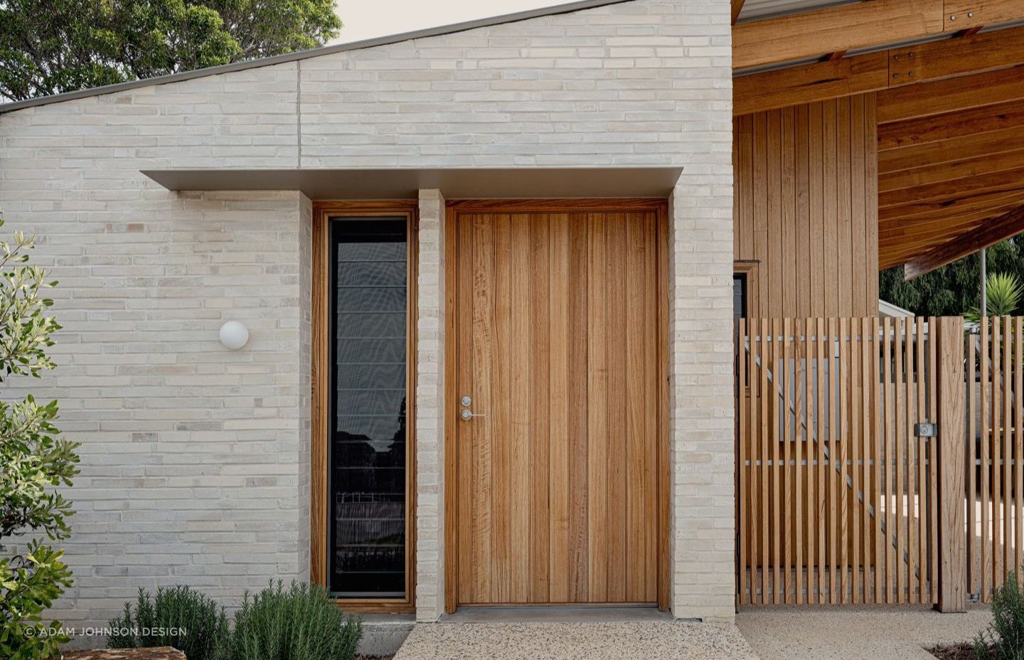 Normanville Beach House by Adam Johnson Design