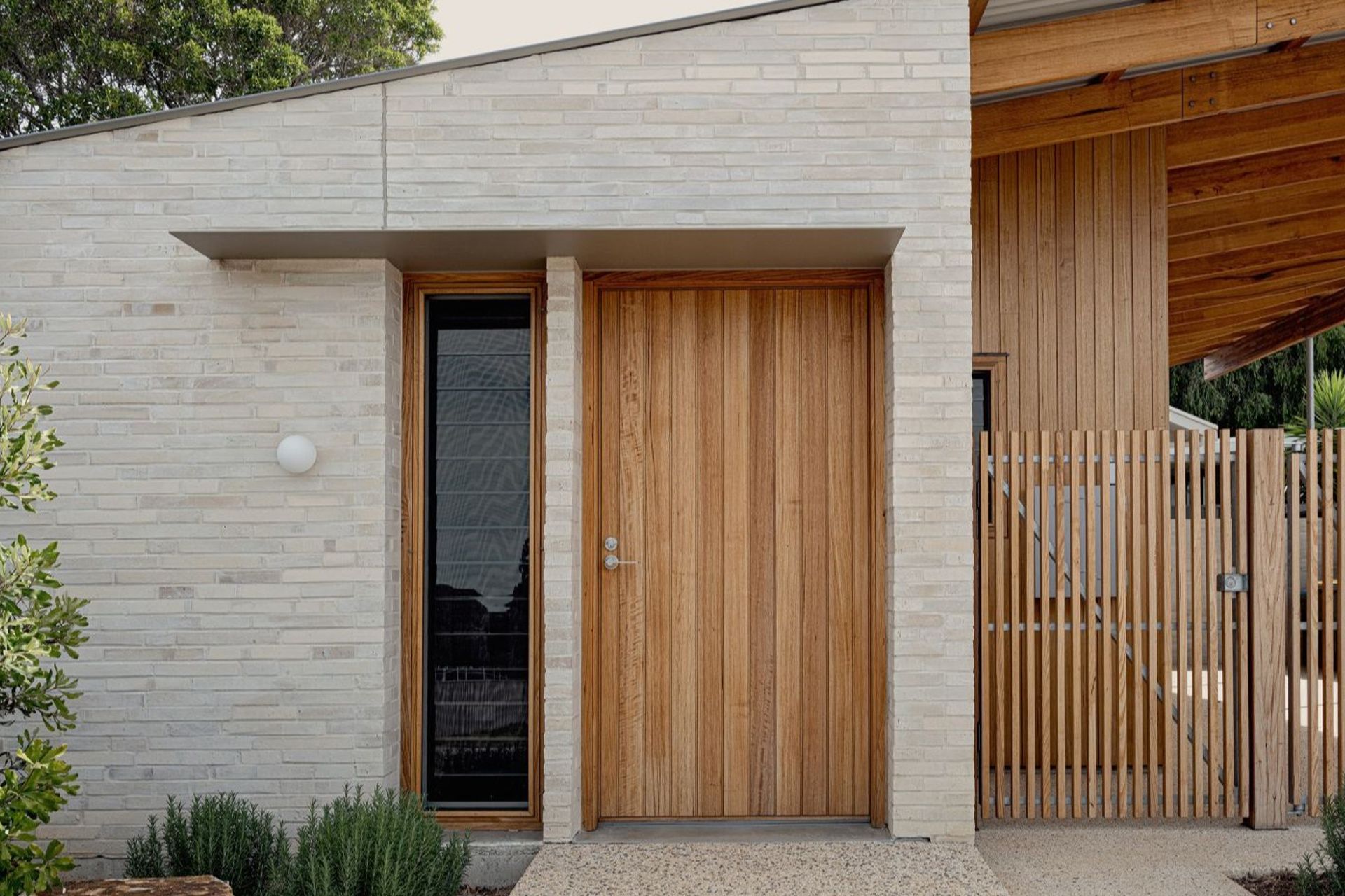 Normanville Beach House by Adam Johnson Design