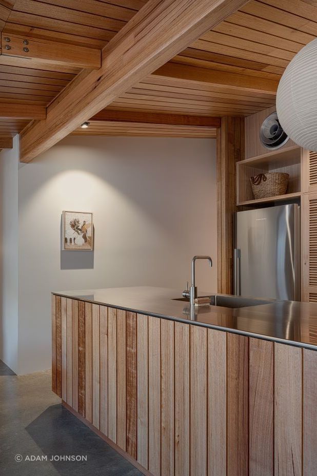 Normanville Beach House by Adam Johnson Design