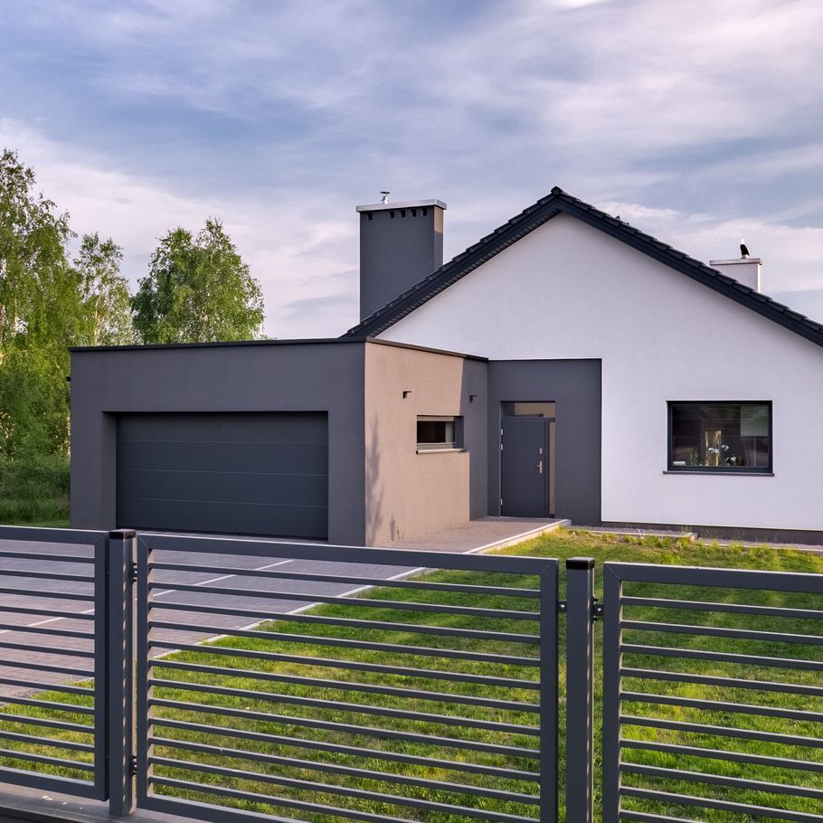 6 great driveway gates for Australian homes