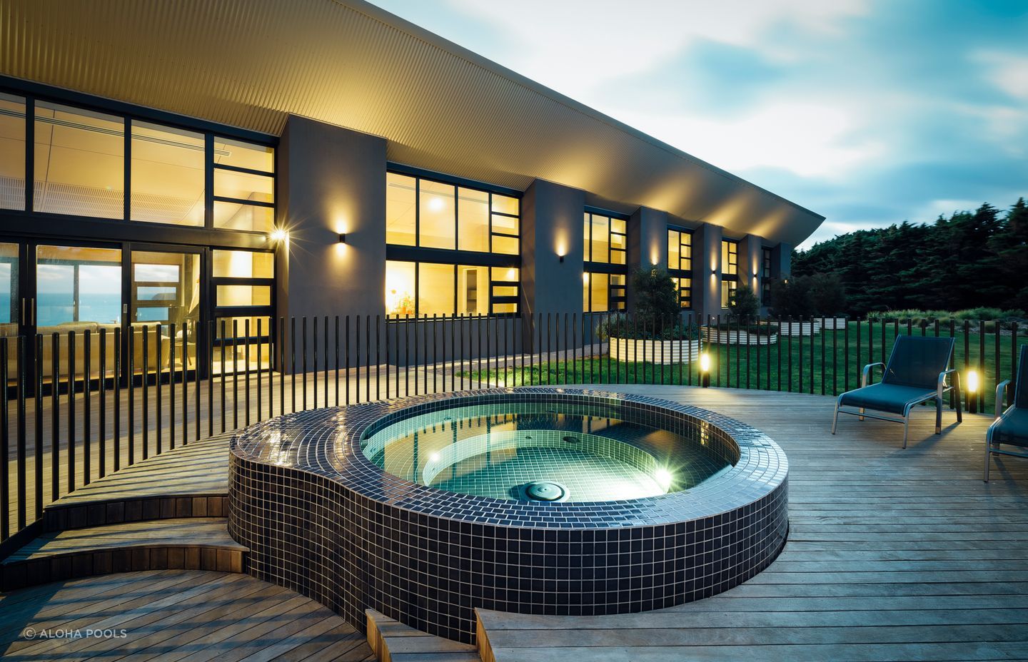 Metal fencing is simple yet stylish. Featured project: Aloha Spa Pool.
