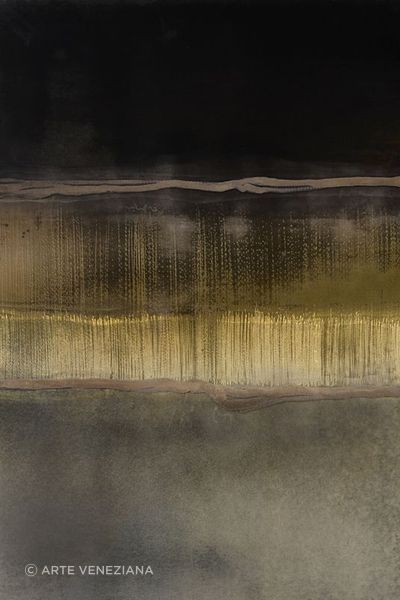 Lipari finish - Inspired by the Sicilian Volcano, a string of grey hues of the ashes to the golden sun.