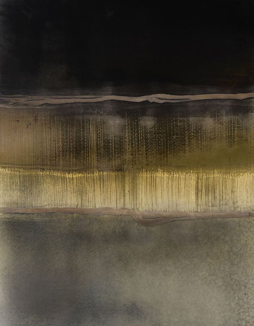 Lipari finish - Inspired by the Sicilian Volcano, a string of grey hues of the ashes to the golden sun.