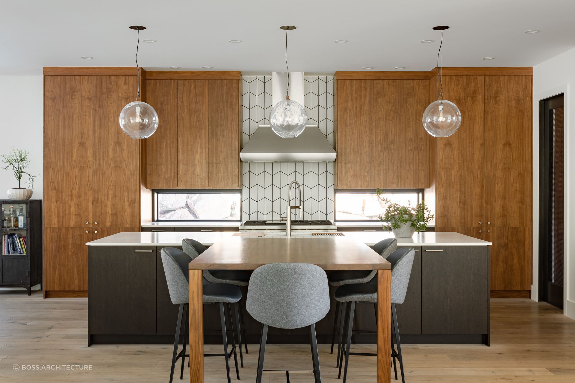 A custom cabinet package by Vonmod unifies the interior of this Basalt home design by Moment Design Studio, an example of one of Vonmod’s favorite type of “whole house” projects. Photo by JC Buck.
