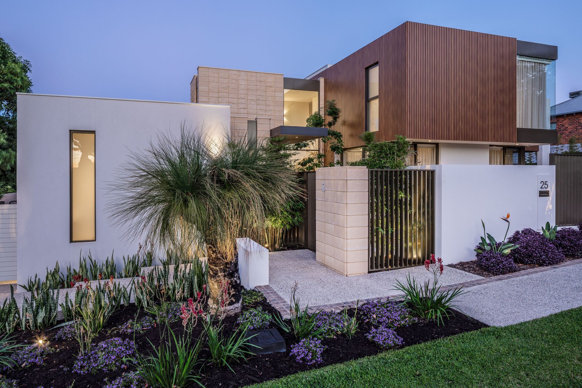 Banard-House-by-Daniel-Lomma-Design-Featuring-DecoBatten-in-DecoWood-Kwila.jpg