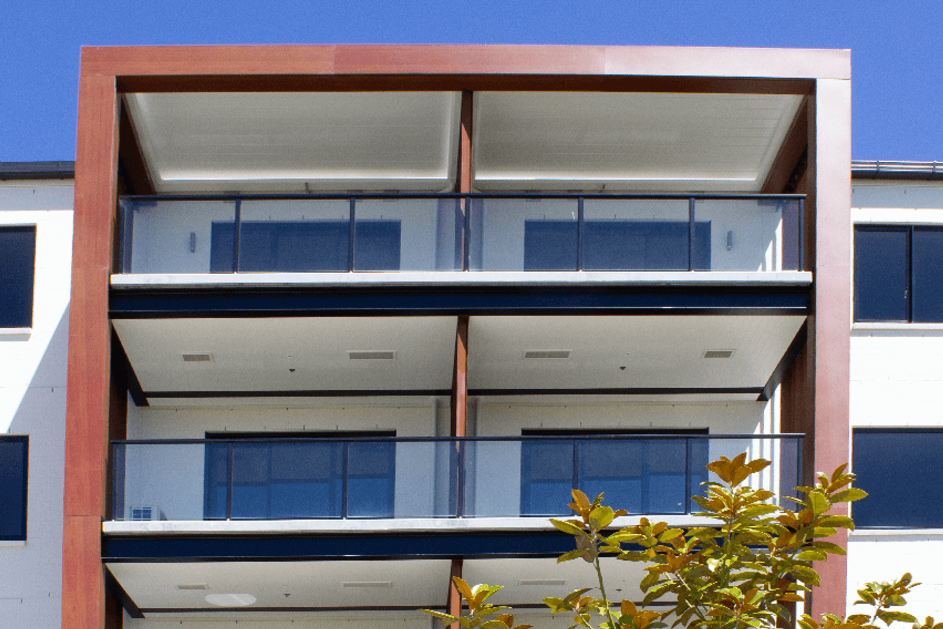 Provista semi-frameless balustrades have provided a safe, practical and modern solution that complements the design and appearance of Country Club Huapai.